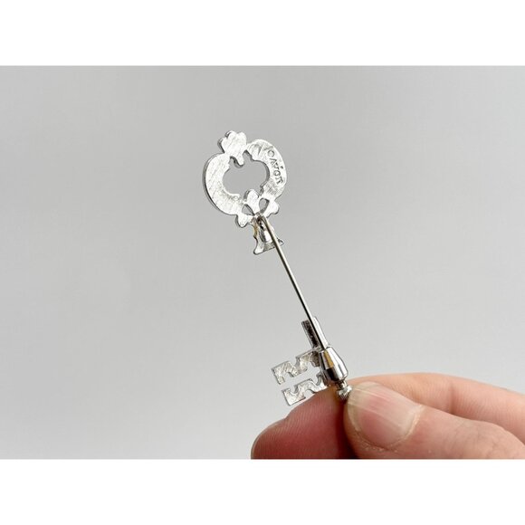 Avon Skeleton Key Silver Toned Classic Vintage Stick Pin | Hat Pin | Lapel Pin - Picture 3 of 7